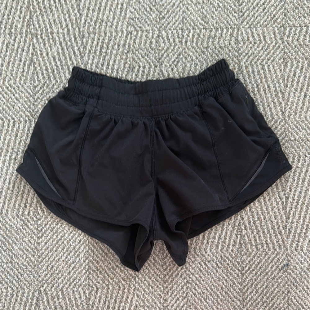 Black, Lululemon Hotty hot, shorts size 0, 2.5 inch